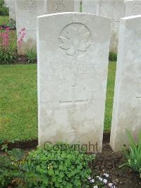 Etaples Military Cemetery - Isenor, W D V
